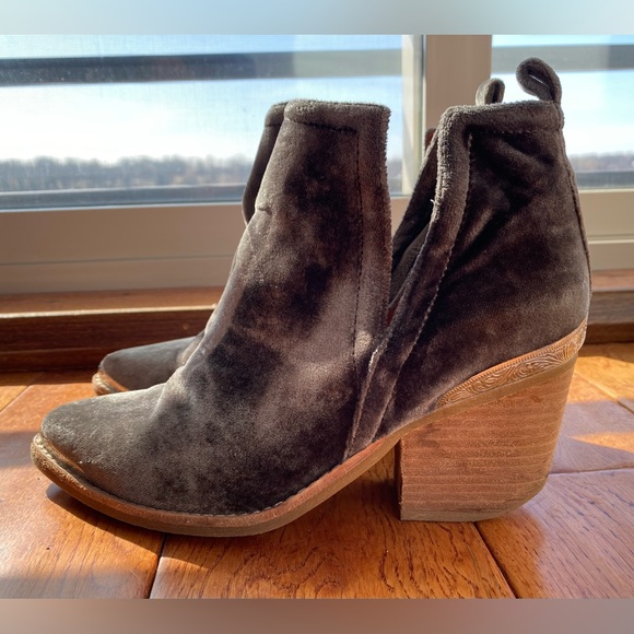 Jeffrey Campbell Shoes - Jeffrey Campbell Cromwell velvet booties size 6.5
